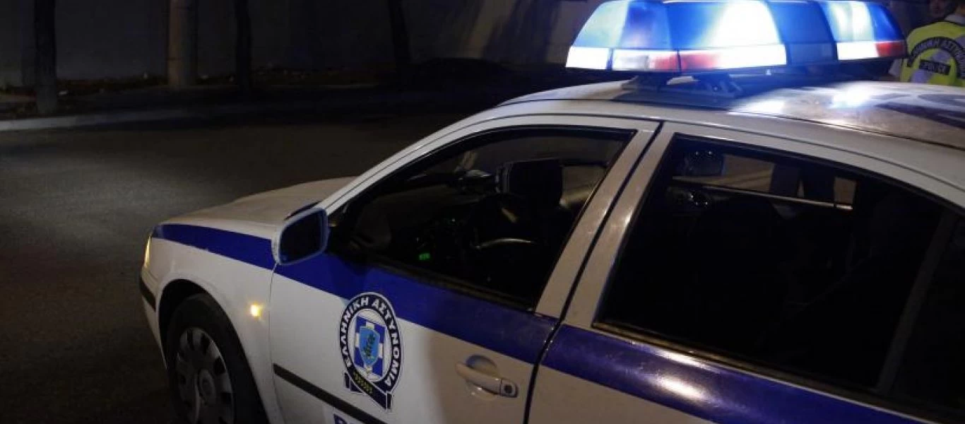 Τροχαίο ατύχημα στη Θεσσαλονίκη - Εγκλωβίστηκε επιβάτης (βίντεο)
